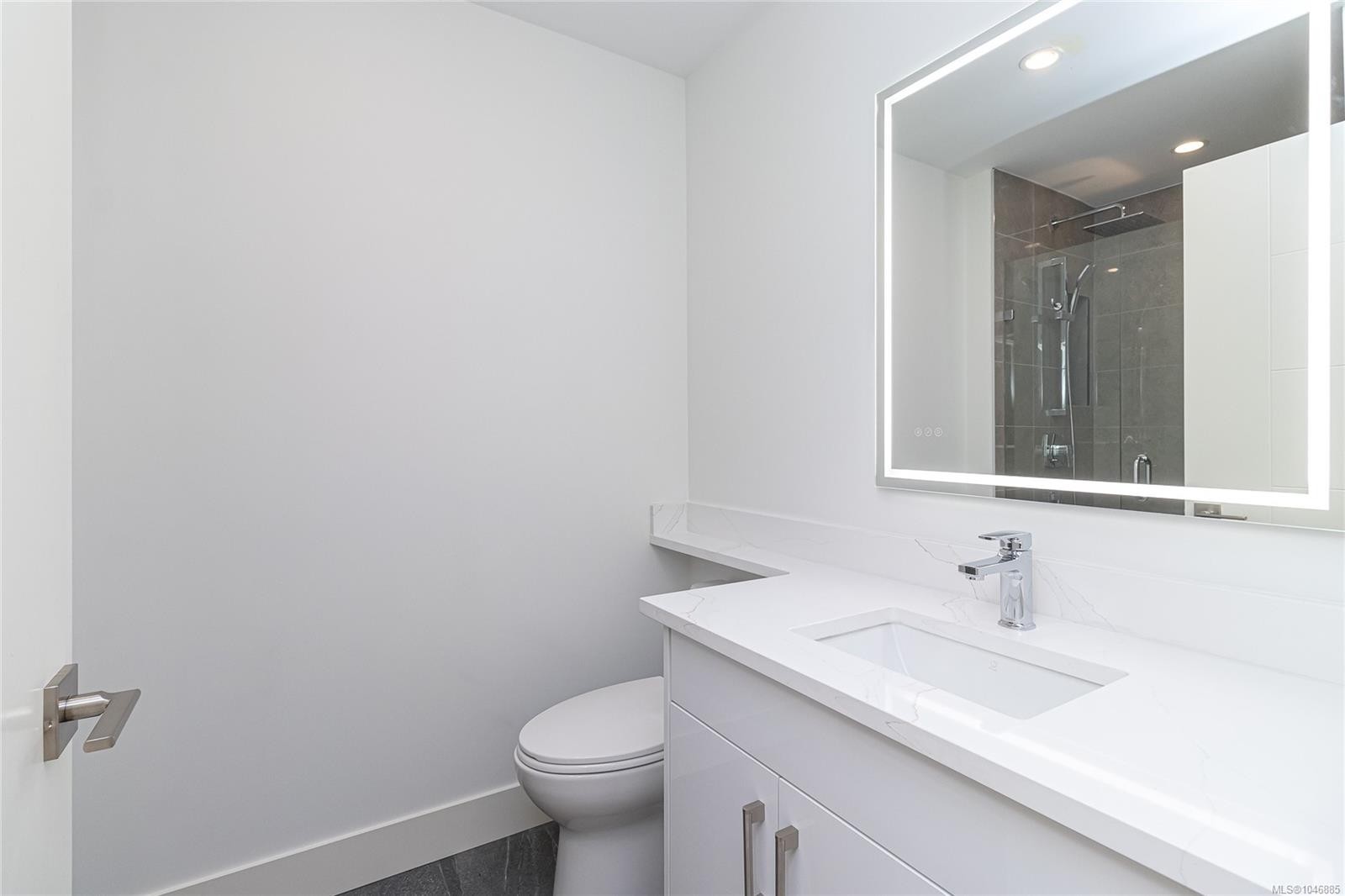 #1-1559 Ash Rd, Saanich, BC