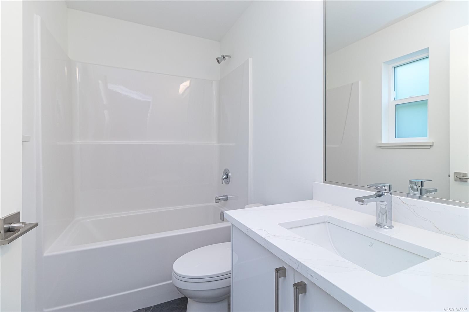 #1-1559 Ash Rd, Saanich, BC