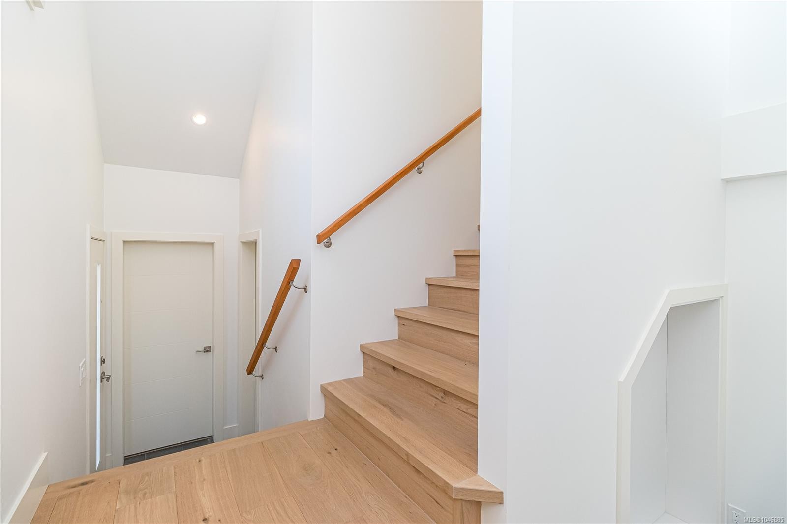 #1-1559 Ash Rd, Saanich, BC