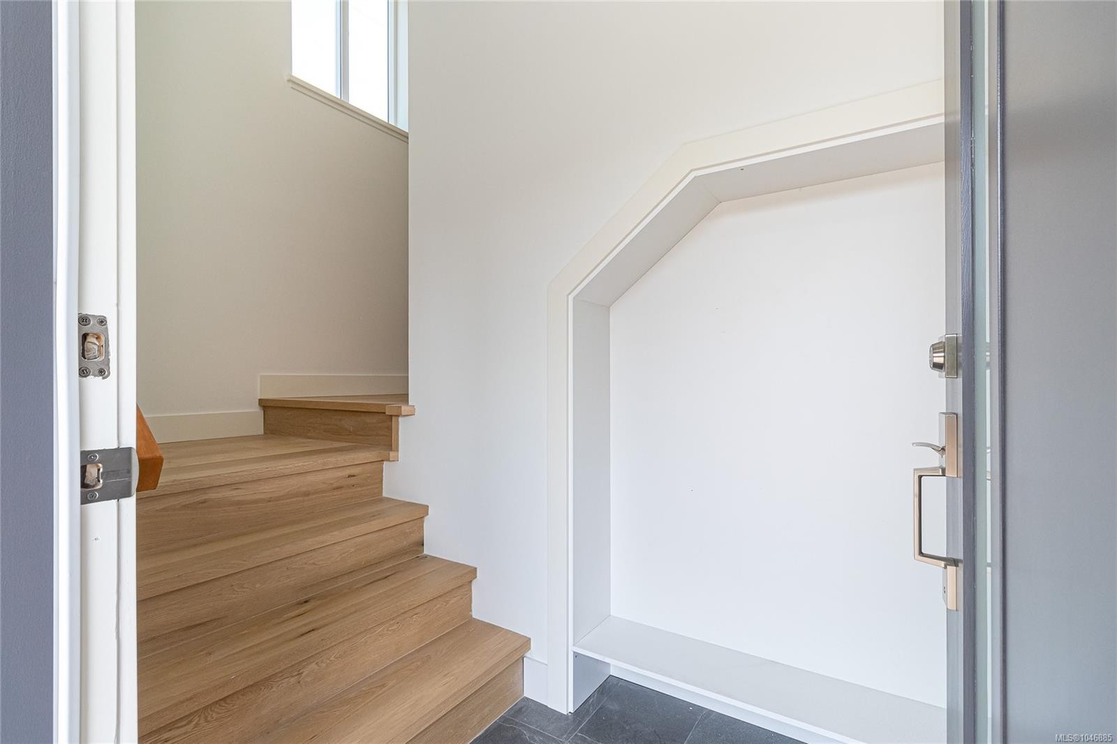 #1-1559 Ash Rd, Saanich, BC