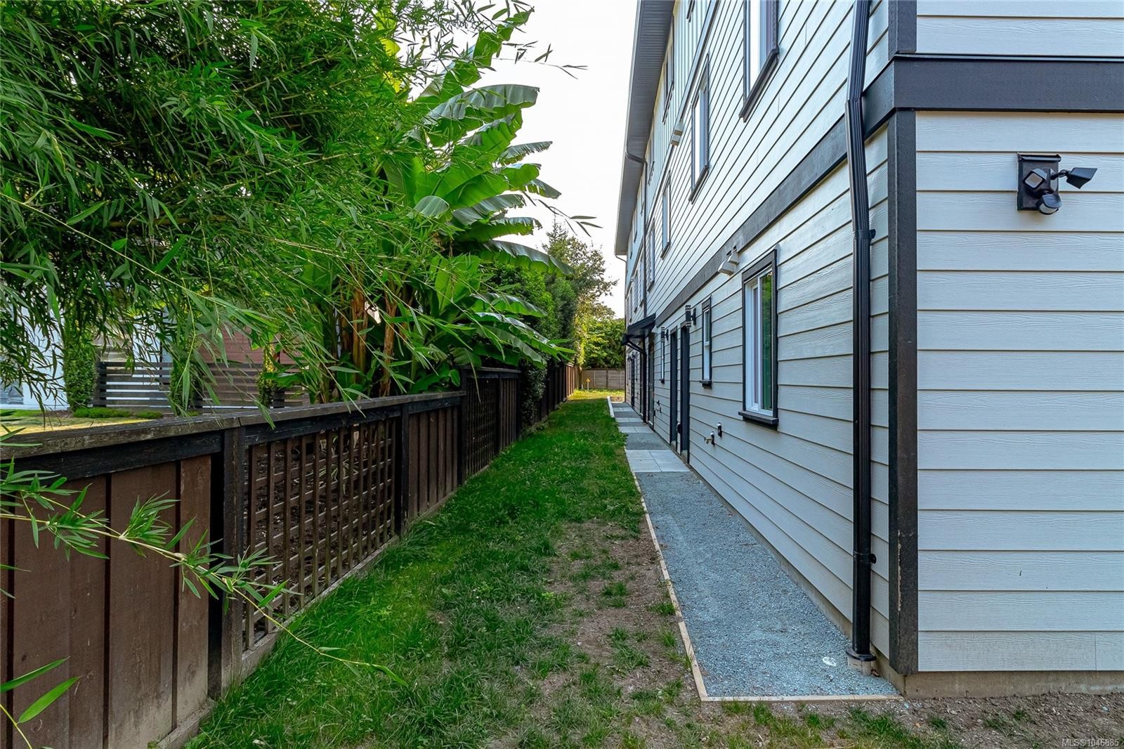 #1-1559 Ash Rd, Saanich, BC