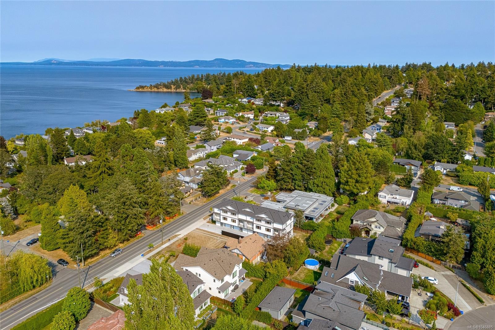 #1-1559 Ash Rd, Saanich, BC