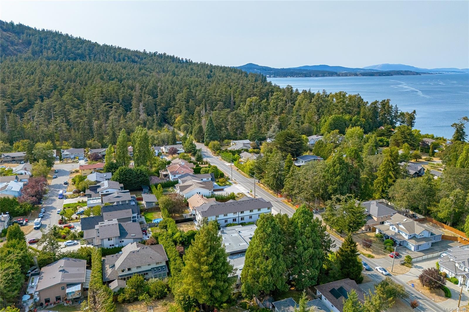 #1-1559 Ash Rd, Saanich, BC