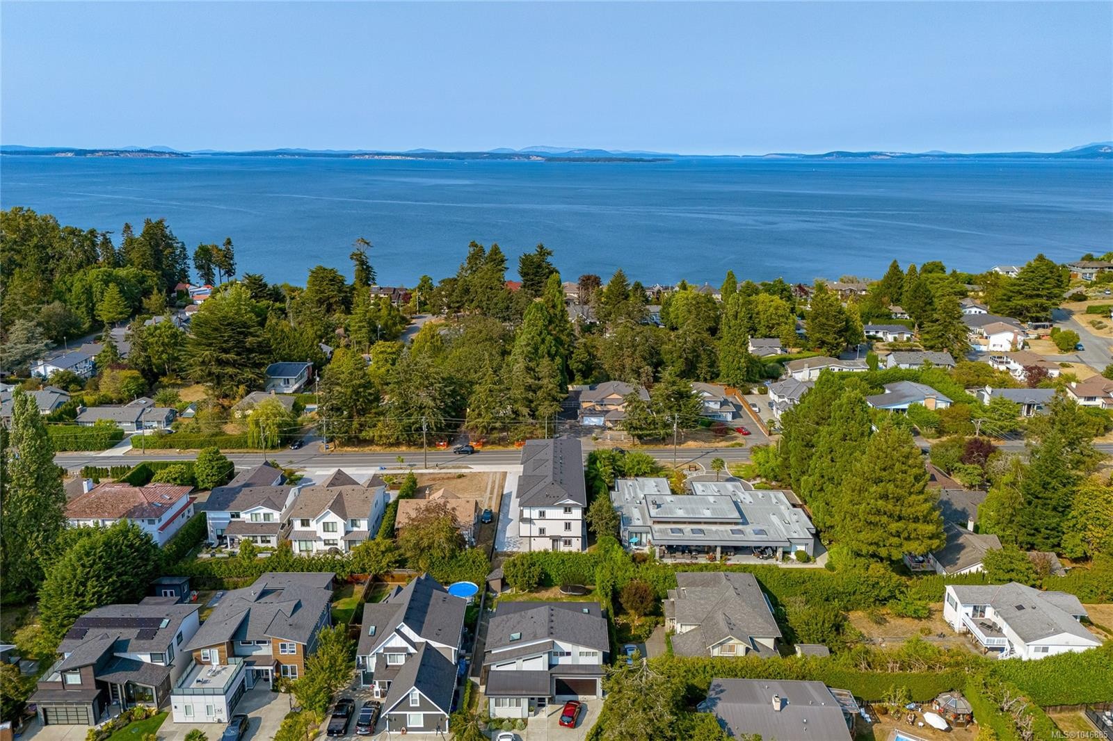 #1-1559 Ash Rd, Saanich, BC