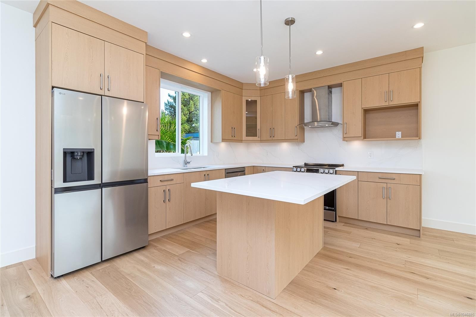 #1-1559 Ash Rd, Saanich, BC