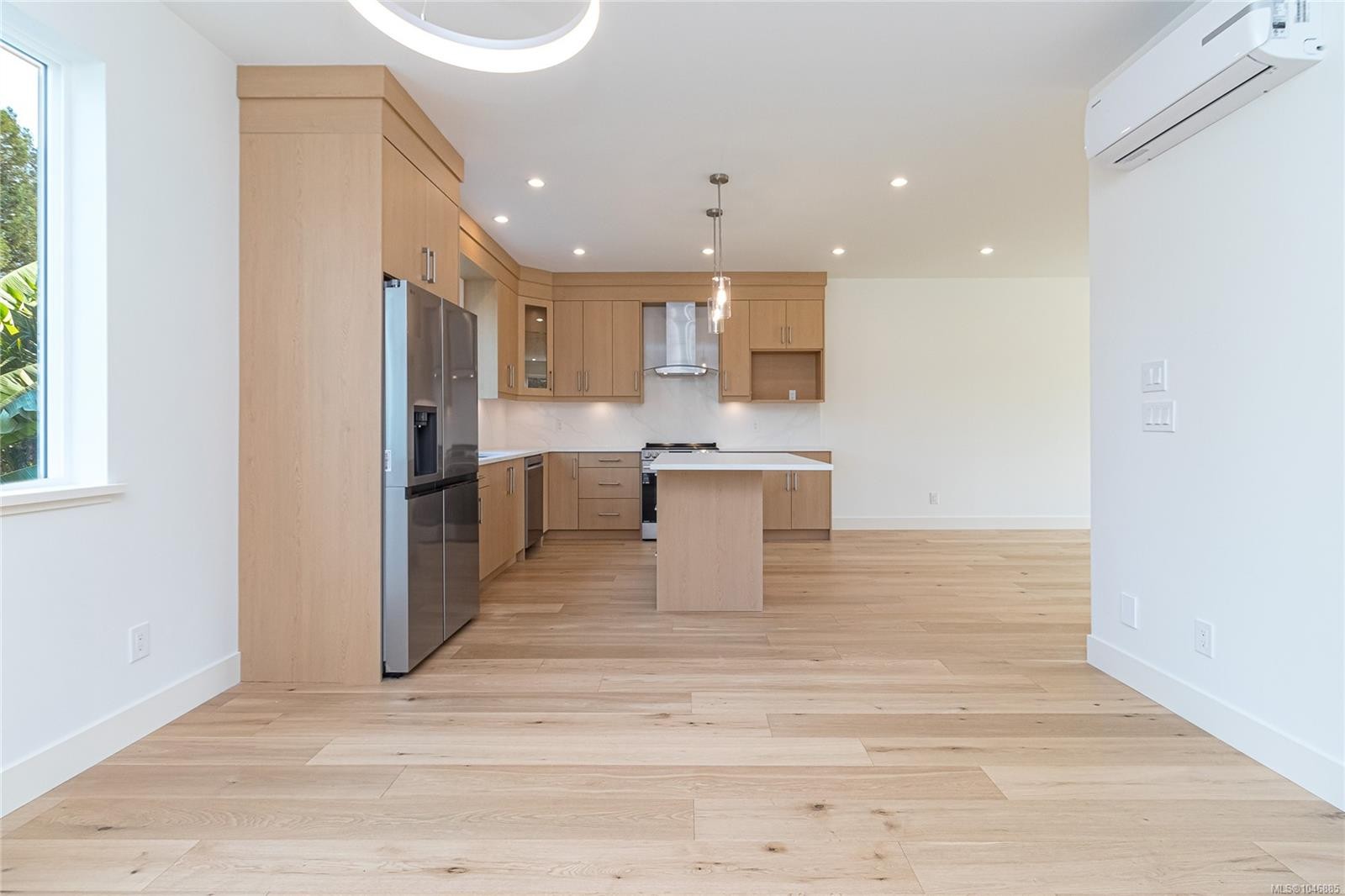 #1-1559 Ash Rd, Saanich, BC
