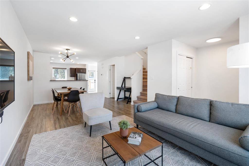 262 Rutland Street, Winnipeg, MB - Indoor Photo Showing Living Room