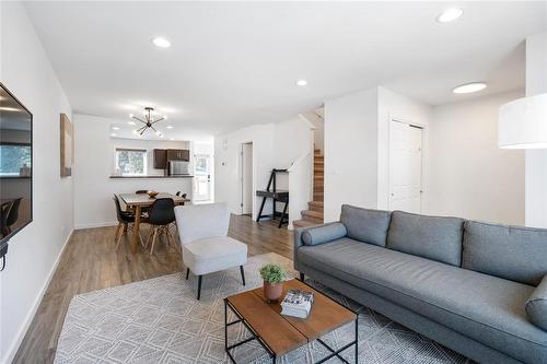 262 Rutland Street, Winnipeg, MB - Indoor Photo Showing Living Room