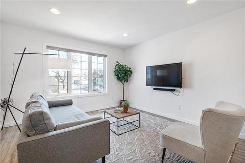 262 Rutland Street, Winnipeg, MB - Indoor Photo Showing Living Room