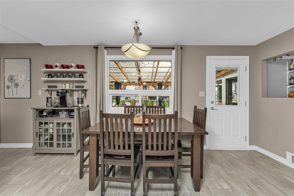 351 Superior Street, Lasalle, ON - Indoor Photo Showing Dining Room