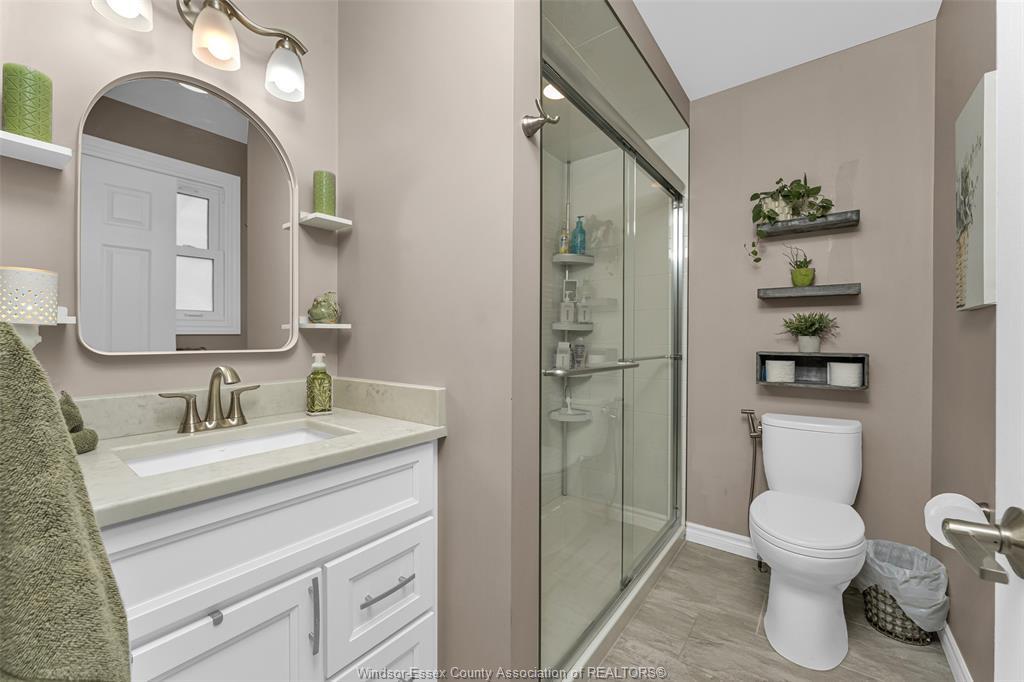 351 Superior Street, Lasalle, ON - Indoor Photo Showing Bathroom