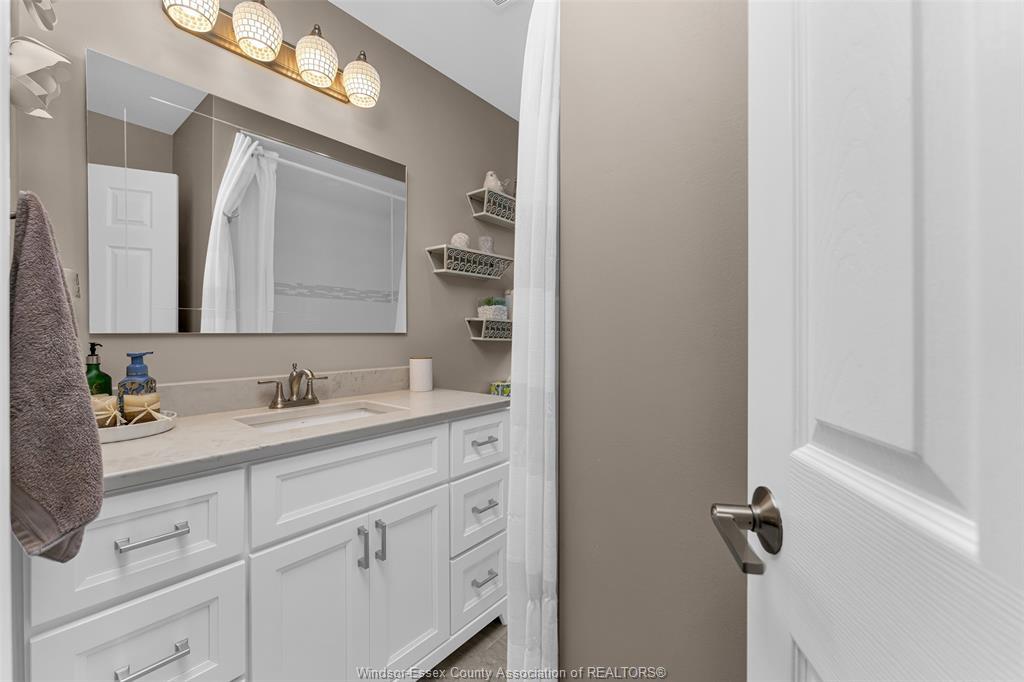 351 Superior Street, Lasalle, ON - Indoor Photo Showing Bathroom