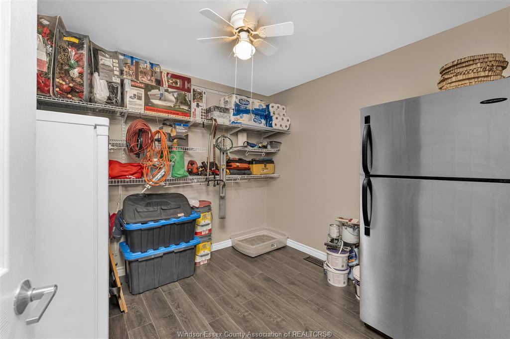 351 Superior Street, Lasalle, ON - Indoor