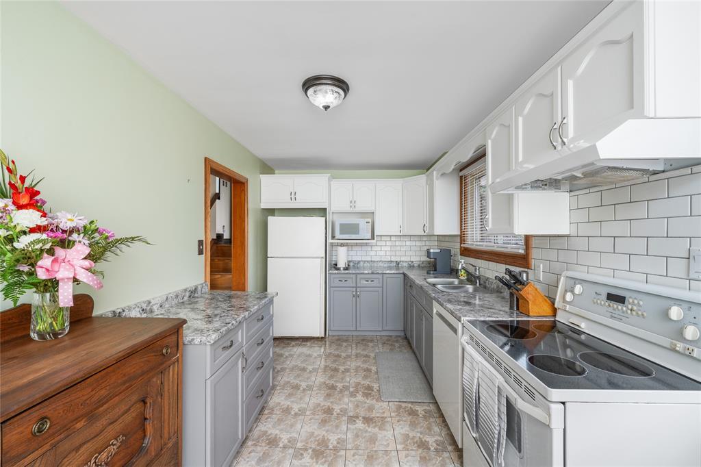 875 Champlain Road, Sarnia, ON