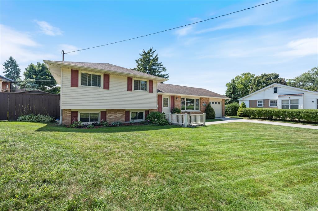 875 Champlain Road, Sarnia, ON