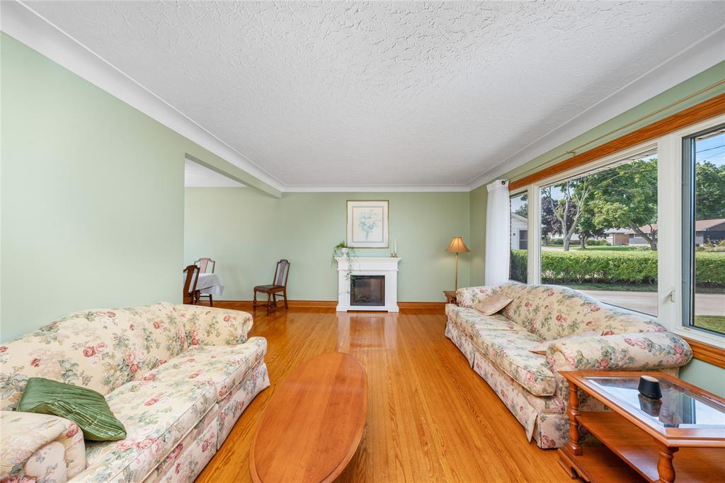 875 Champlain Road, Sarnia, ON