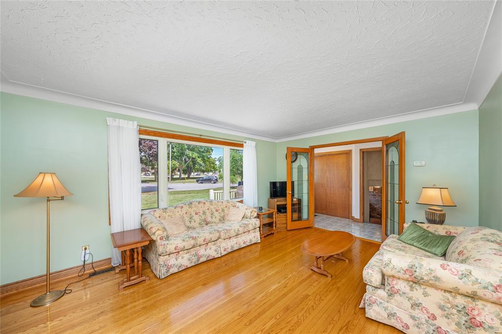 875 Champlain Road, Sarnia, ON