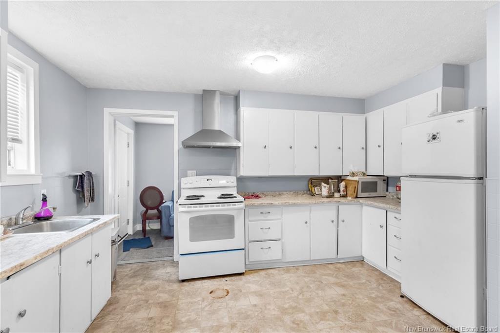 241 Saunders St, Fredericton, NB - Indoor Photo Showing Kitchen