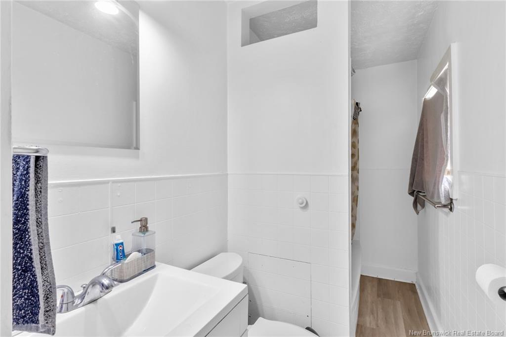 241 Saunders St, Fredericton, NB - Indoor Photo Showing Bathroom