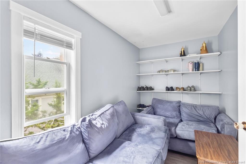241 Saunders St, Fredericton, NB - Indoor