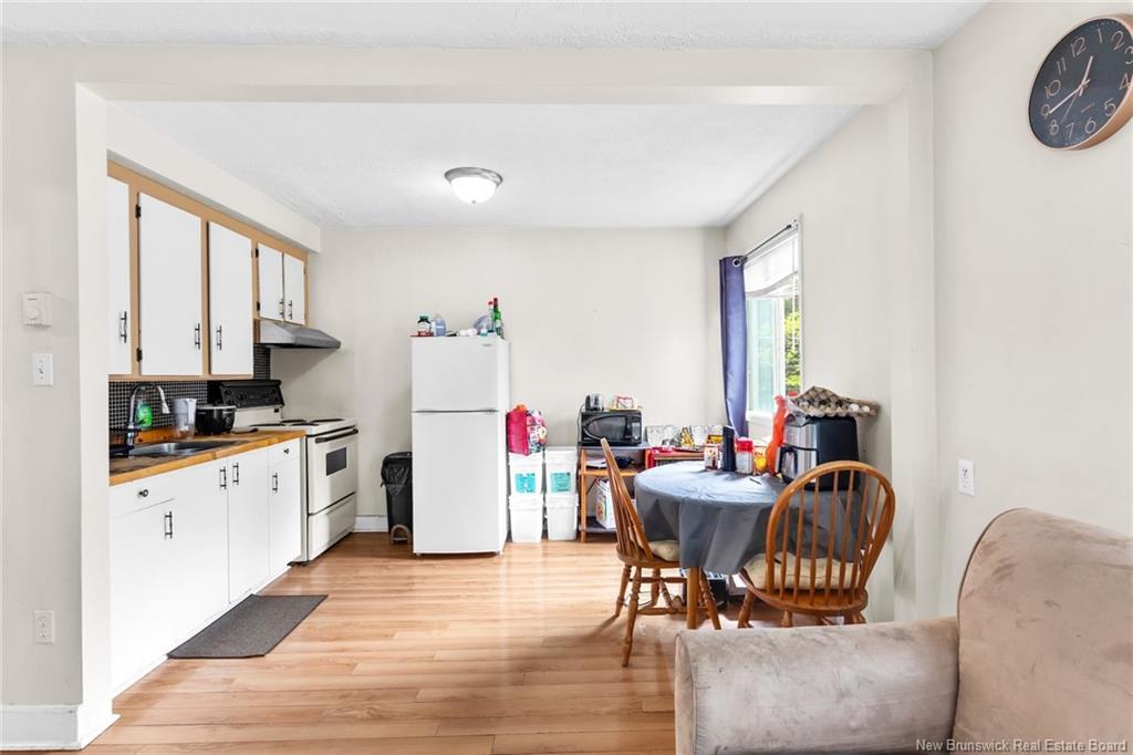 241 Saunders St, Fredericton, NB - Indoor