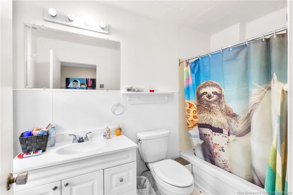 241 Saunders St, Fredericton, NB - Indoor Photo Showing Bathroom