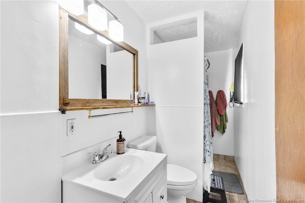 241 Saunders St, Fredericton, NB - Indoor Photo Showing Bathroom