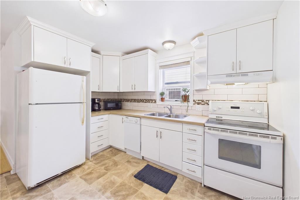 A & B-127 Cornhill St, Moncton, NB - Indoor Photo Showing Kitchen With Double Sink