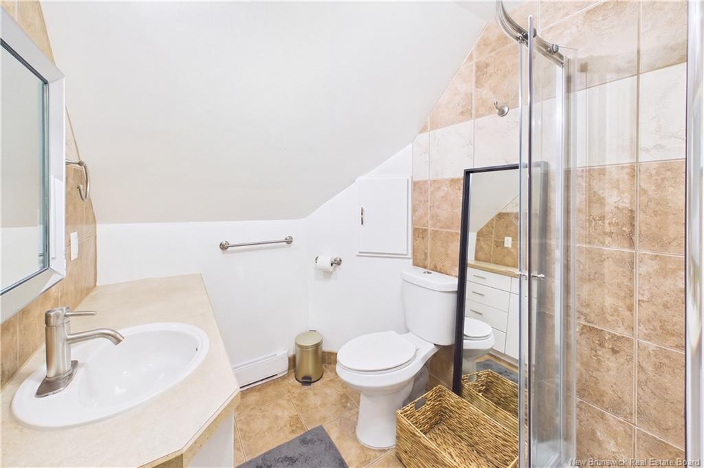 A & B-127 Cornhill St, Moncton, NB - Indoor Photo Showing Bathroom