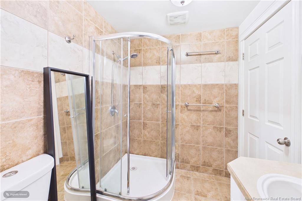 A & B-127 Cornhill St, Moncton, NB - Indoor Photo Showing Bathroom