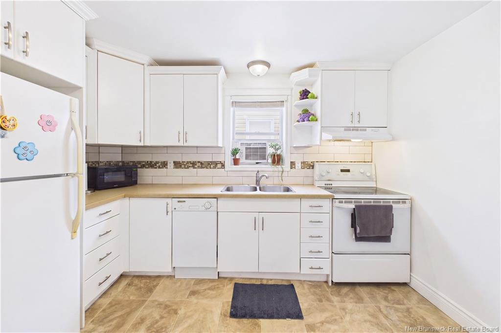 A & B-127 Cornhill St, Moncton, NB - Indoor Photo Showing Kitchen With Double Sink