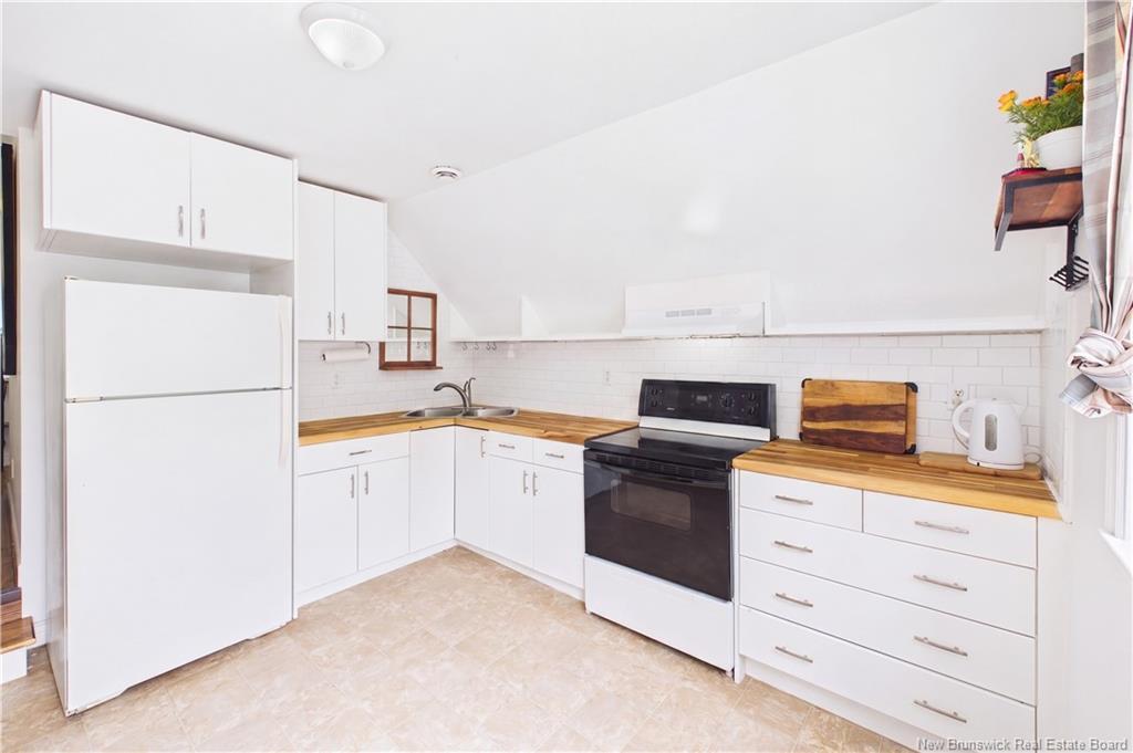 A & B-127 Cornhill St, Moncton, NB - Indoor Photo Showing Kitchen