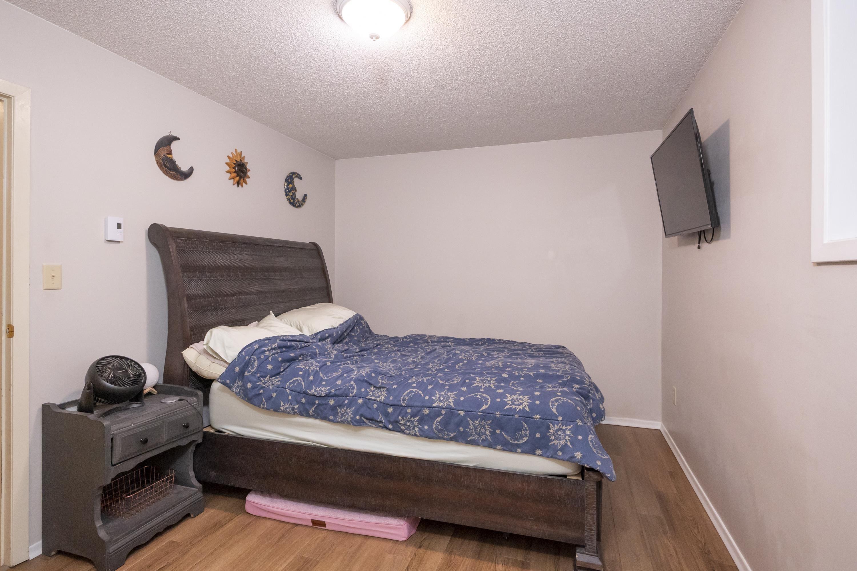 80 Peter Street, Thunder Bay, ON - Indoor Photo Showing Bedroom