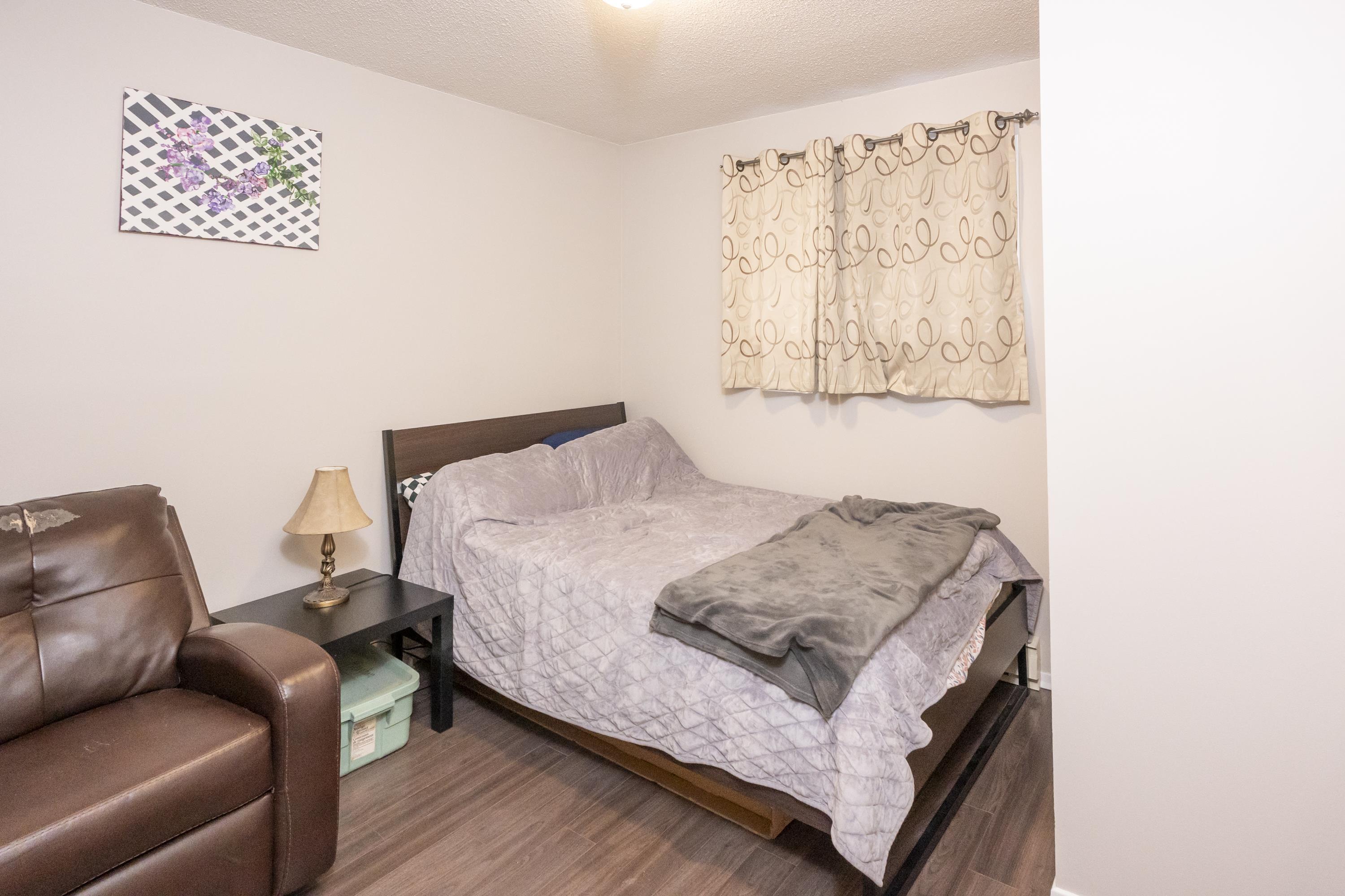 80 Peter Street, Thunder Bay, ON - Indoor Photo Showing Bedroom