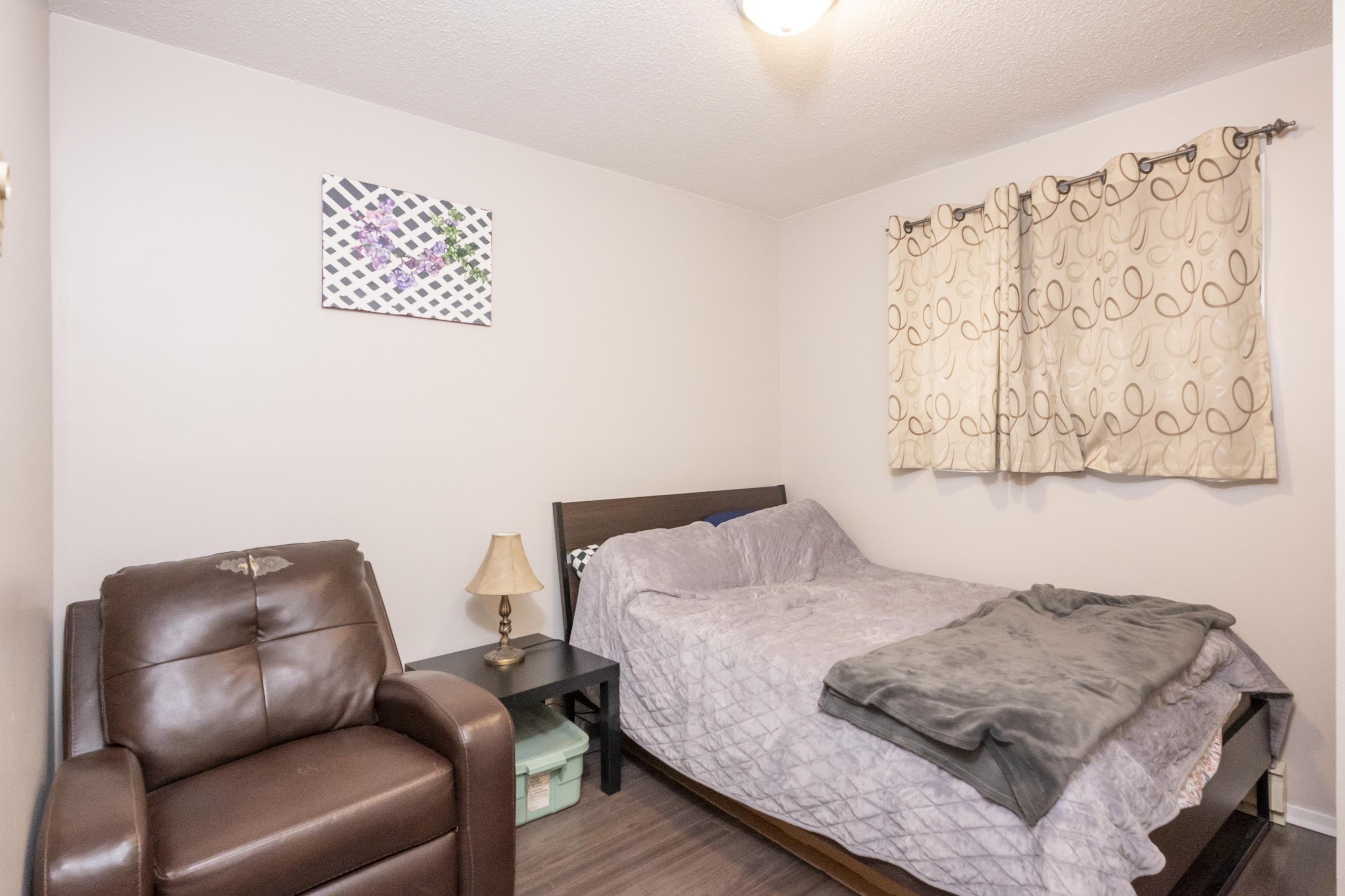 80 Peter Street, Thunder Bay, ON - Indoor Photo Showing Bedroom