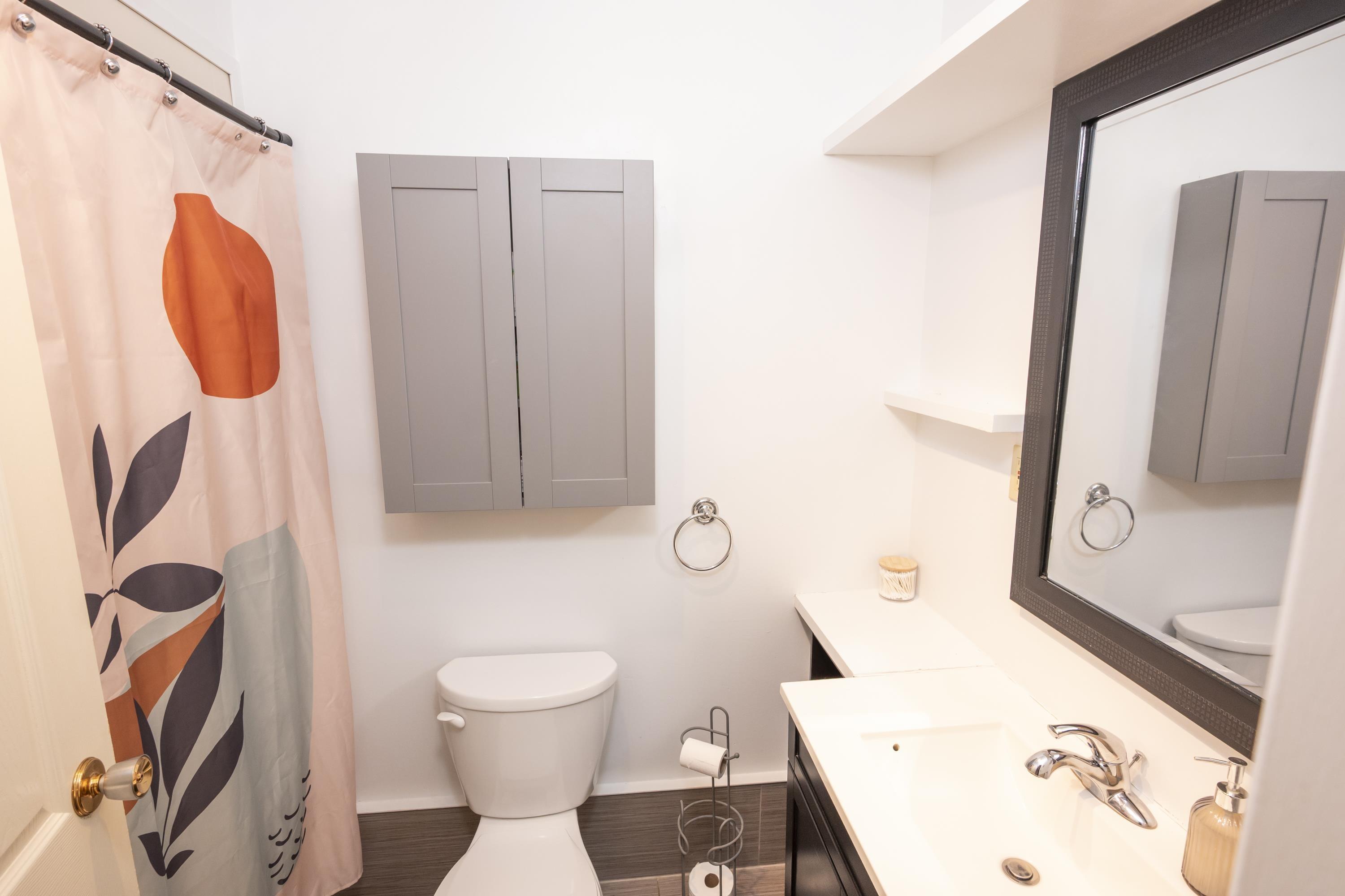 80 Peter Street, Thunder Bay, ON - Indoor Photo Showing Bathroom