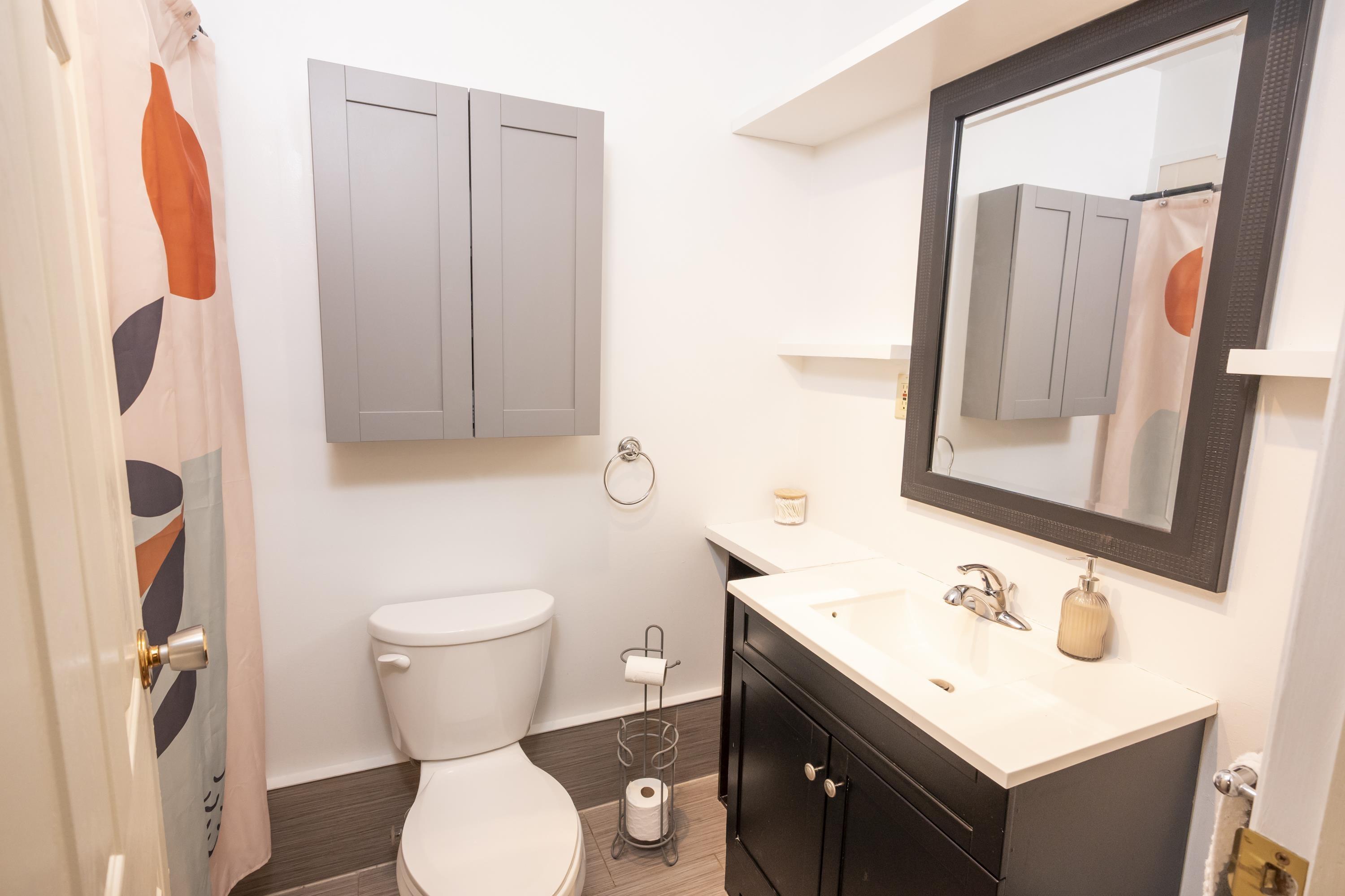 80 Peter Street, Thunder Bay, ON - Indoor Photo Showing Bathroom