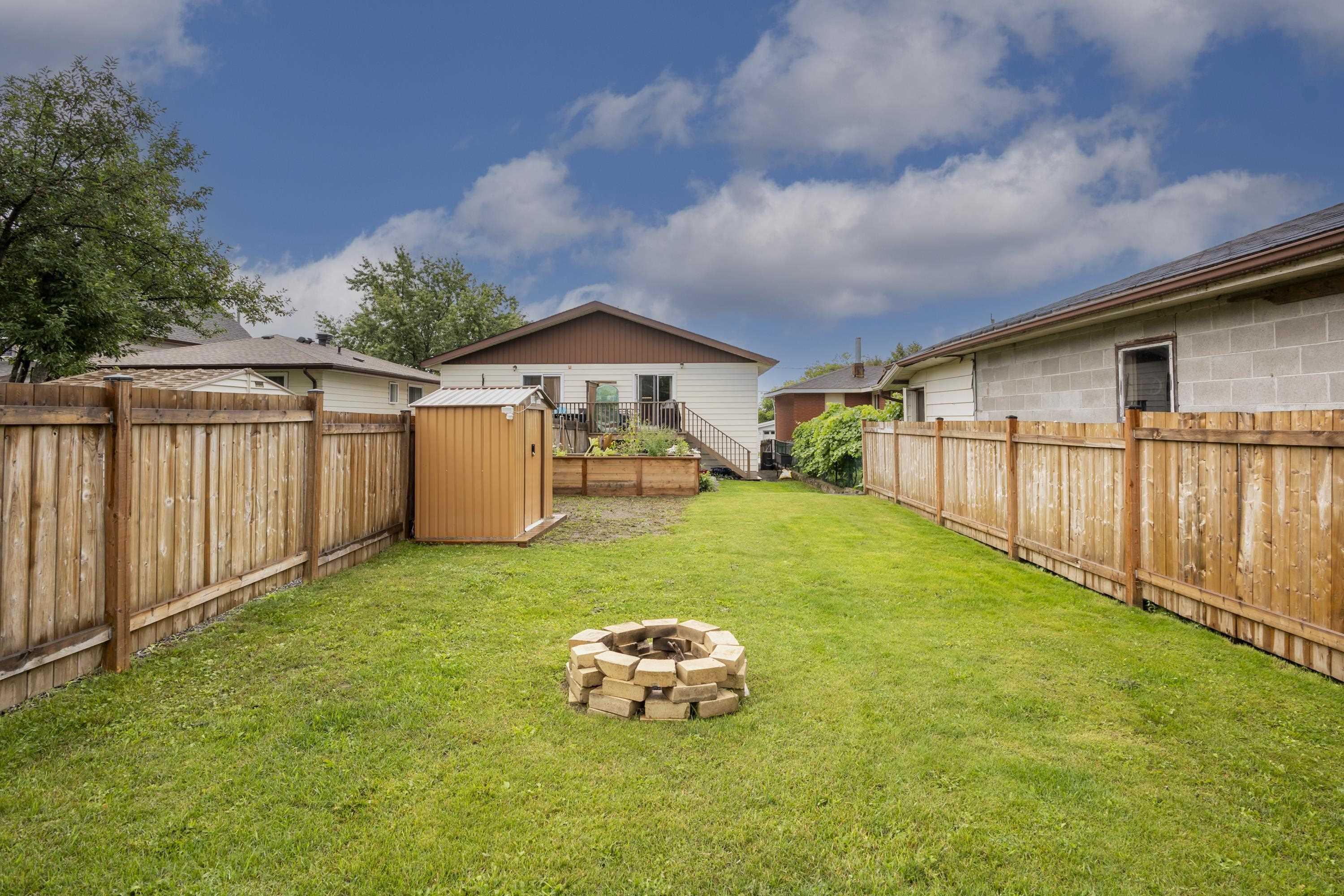 80 Peter Street, Thunder Bay, ON - Outdoor With Backyard