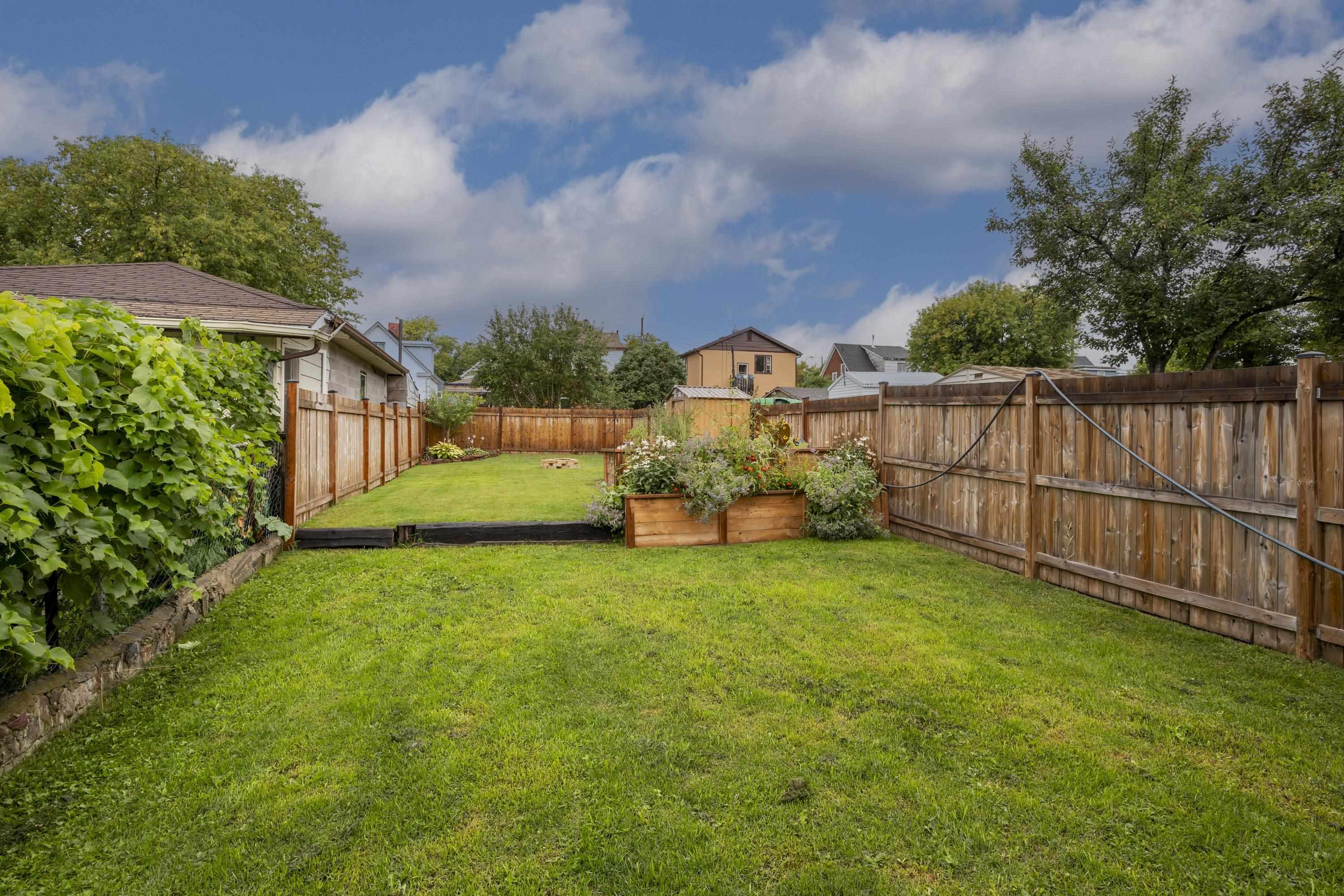 80 Peter Street, Thunder Bay, ON - Outdoor With Backyard
