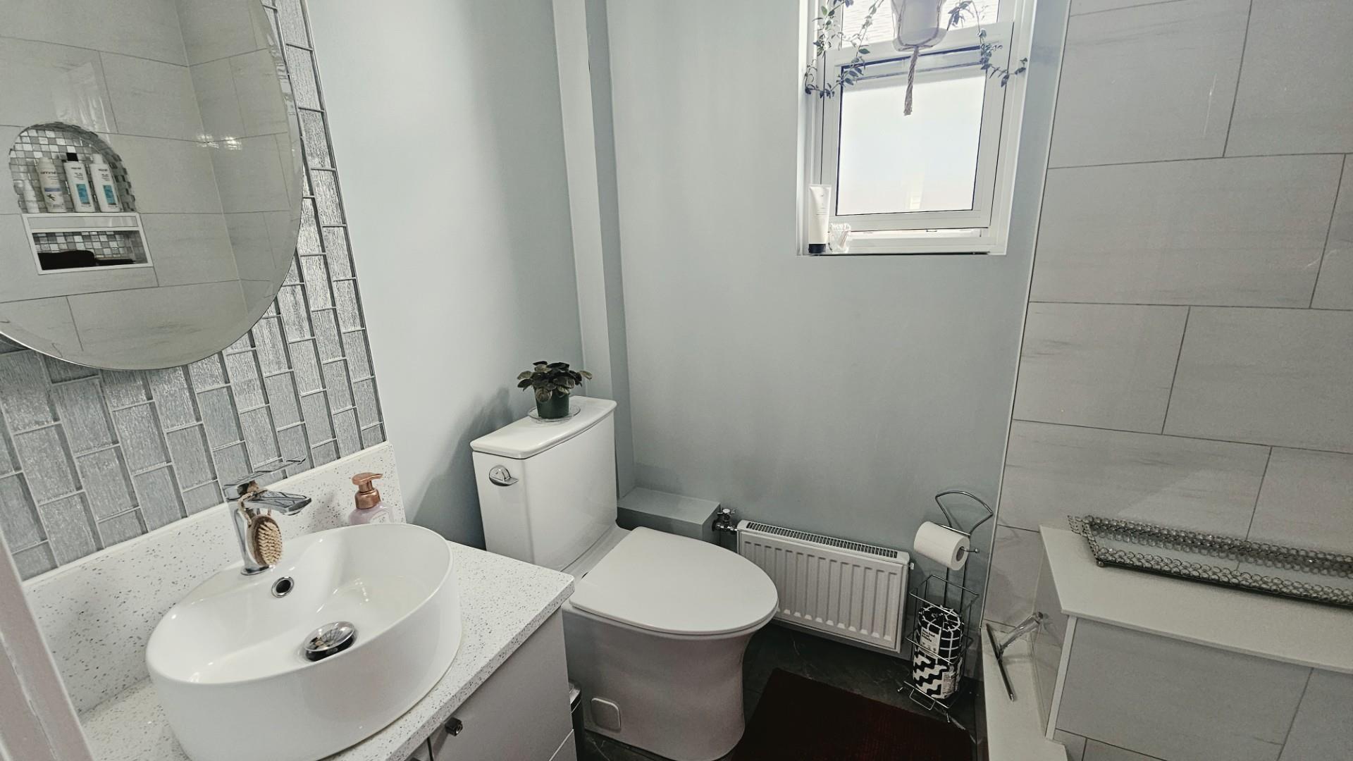 606 Kingsway, Thunder Bay, ON - Indoor Photo Showing Bathroom
