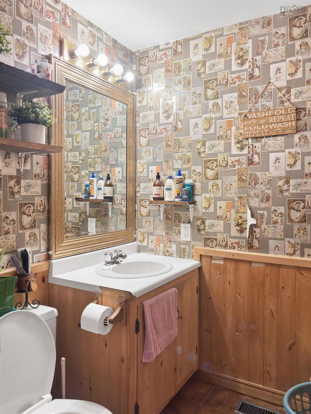 61 Jenks Avenue, Parrsboro, NS - Indoor Photo Showing Bathroom