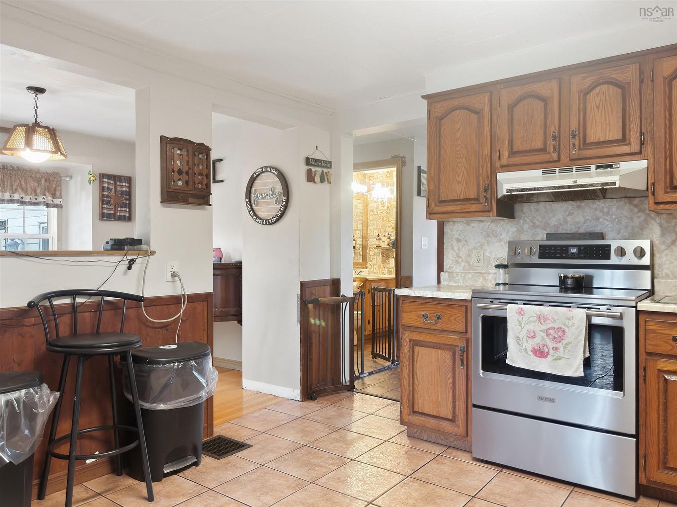 61 Jenks Avenue, Parrsboro, NS - Indoor Photo Showing Kitchen