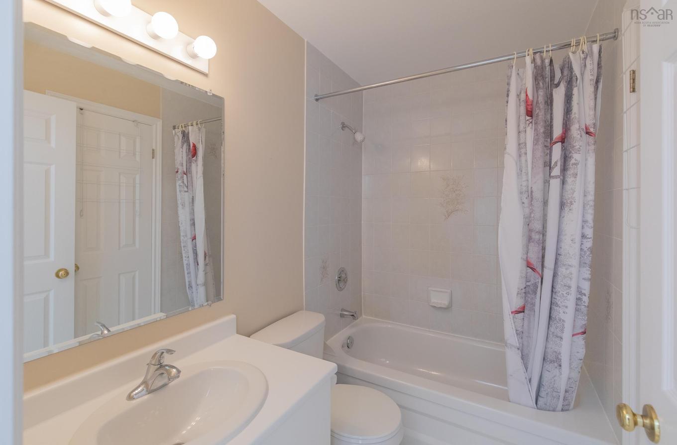 27 Willowbend Court, Bridgewater, NS - Indoor Photo Showing Bathroom
