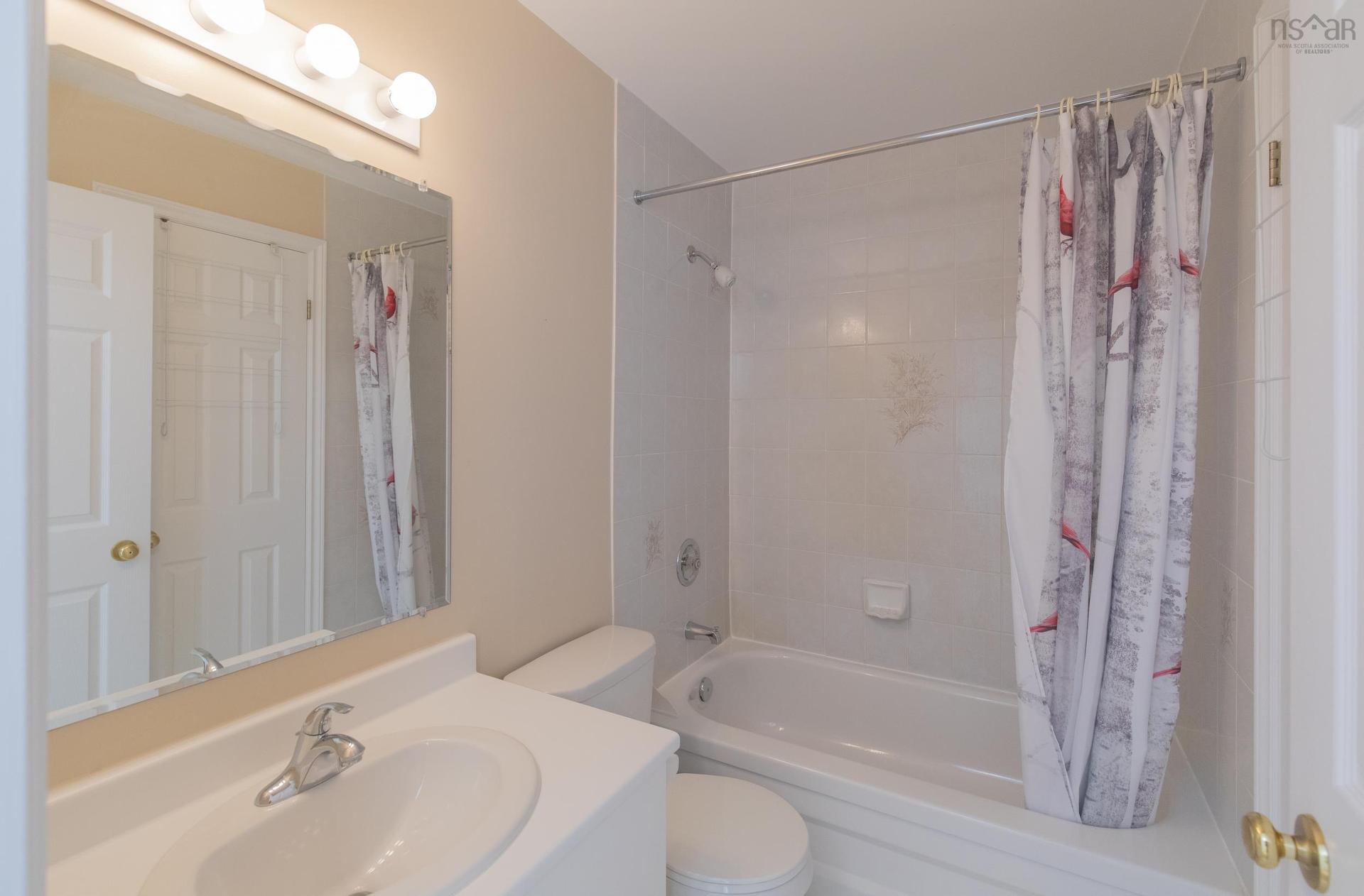 27 Willowbend Court, Bridgewater, NS - Indoor Photo Showing Bathroom