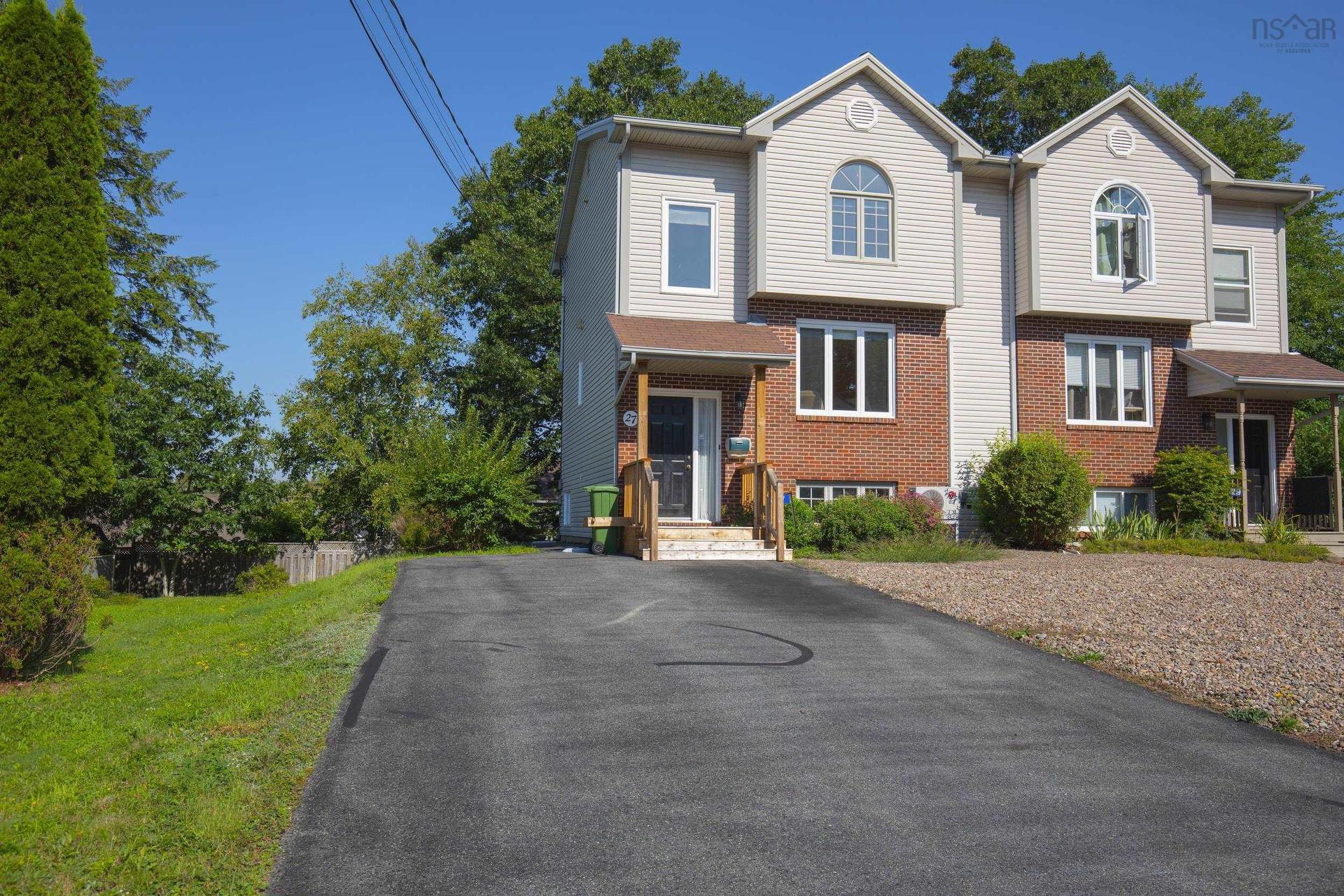 27 Willowbend Court, Bridgewater, NS - Outdoor With Facade