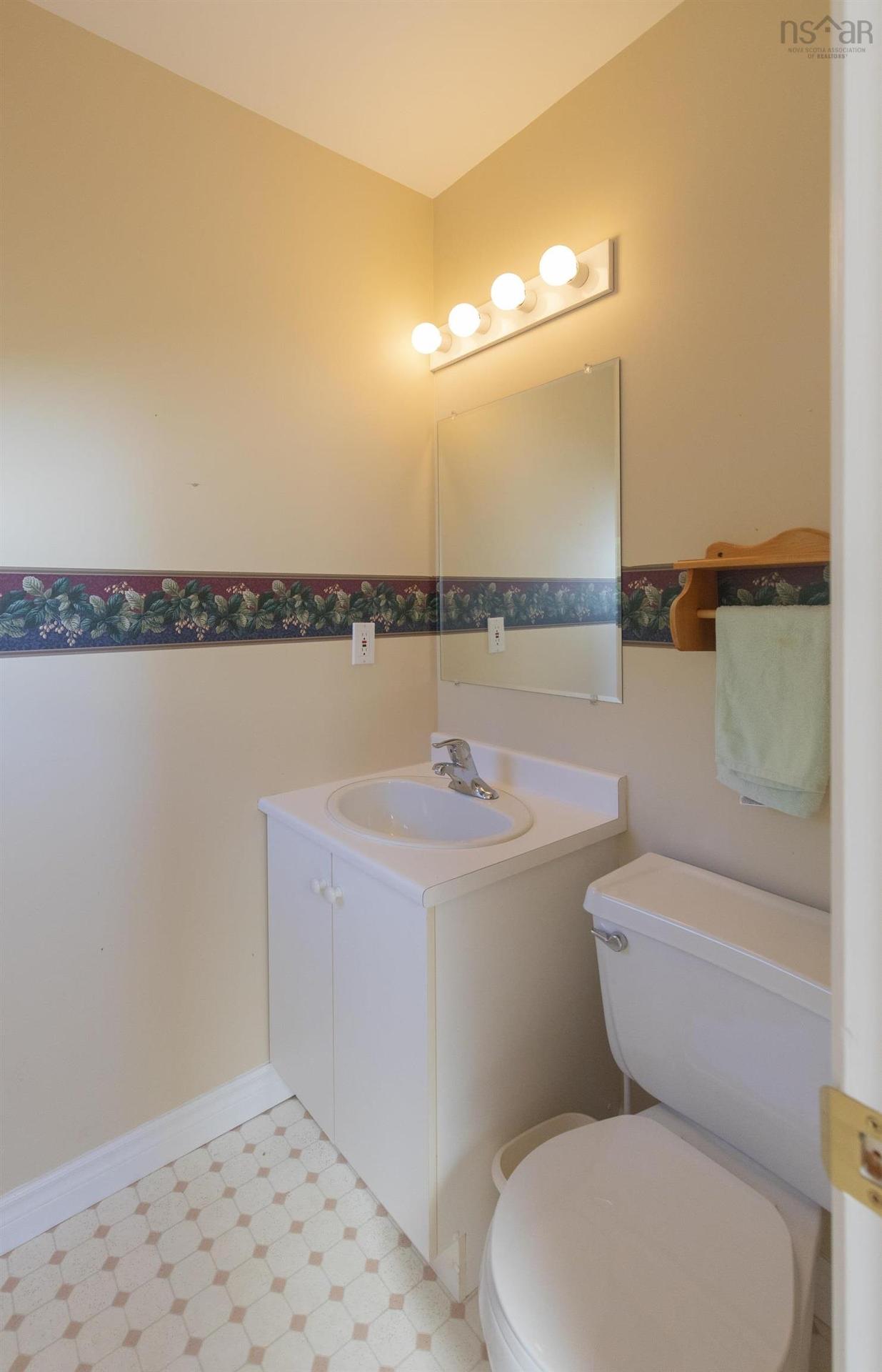 27 Willowbend Court, Bridgewater, NS - Indoor Photo Showing Bathroom
