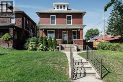 203 Moy AVENUE Windsor, ON N9A 2N1