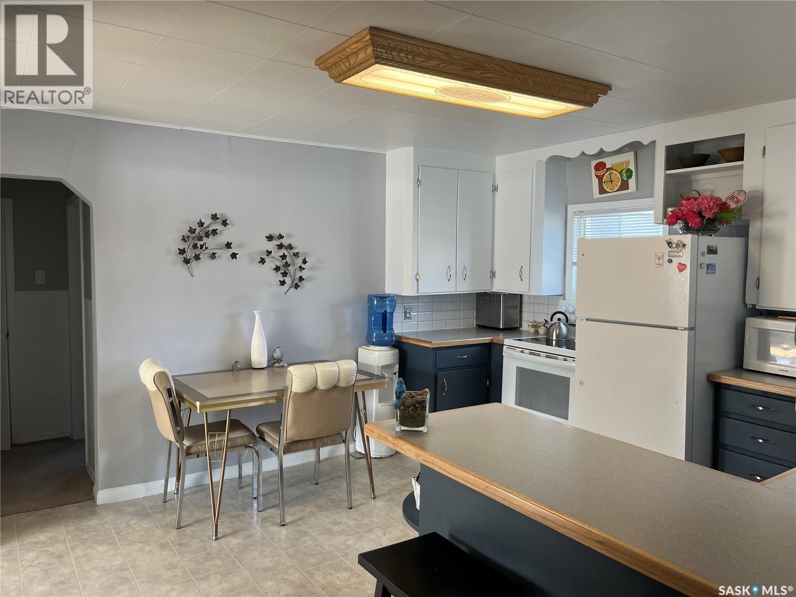 217 7Th Avenue E, Assiniboia, SK