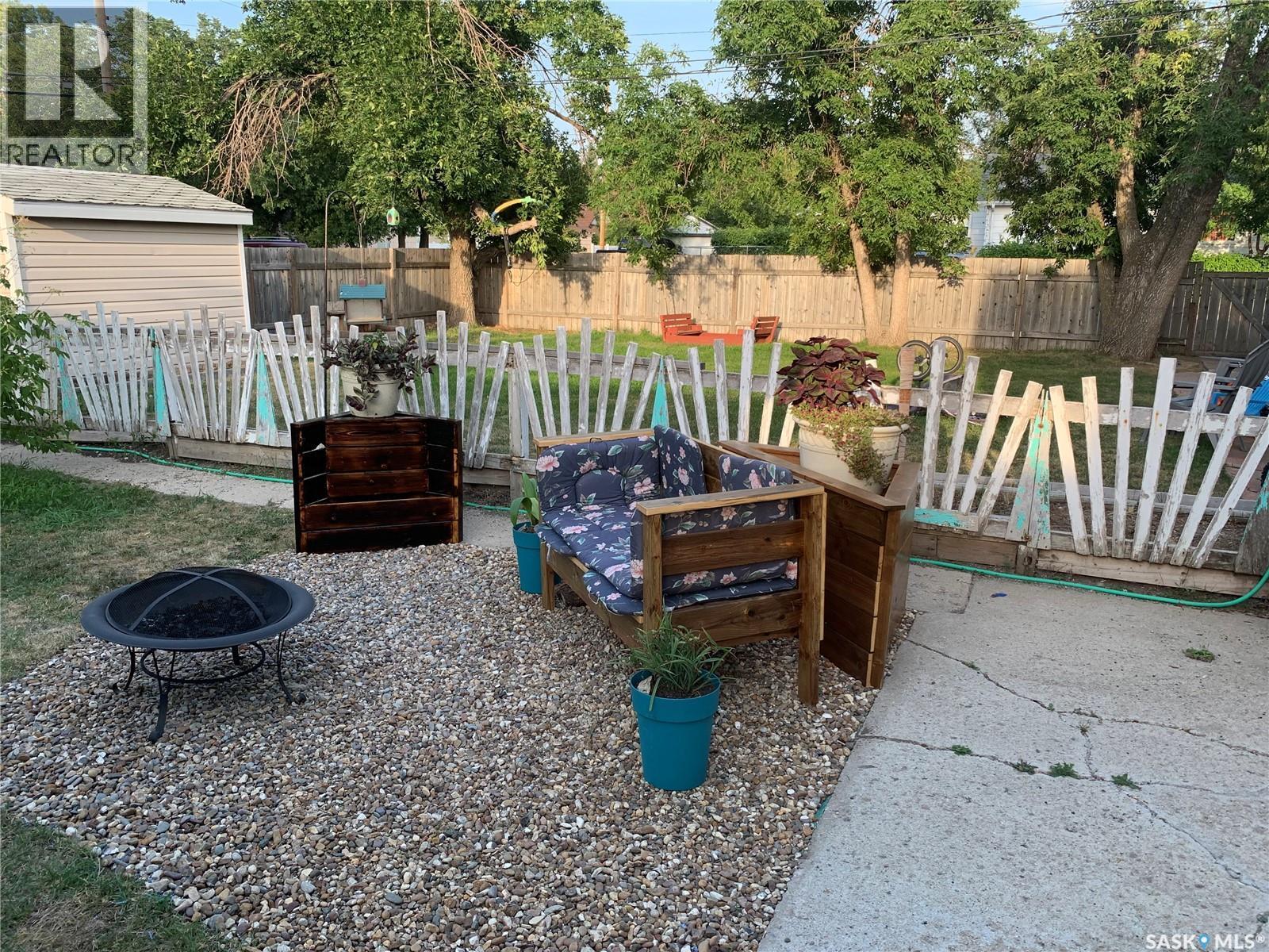 217 7Th Avenue E, Assiniboia, SK