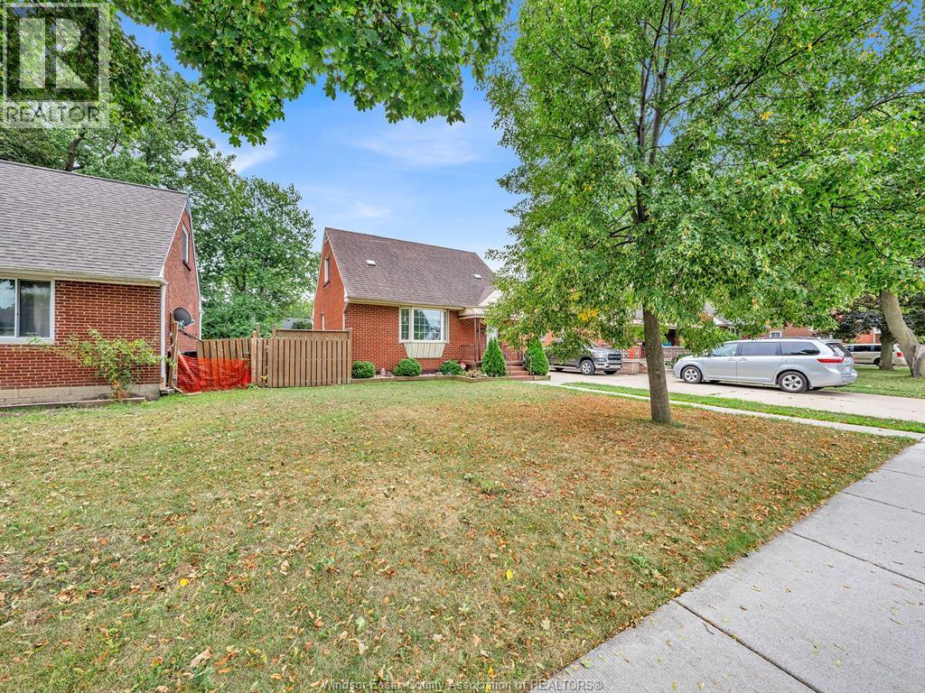 2187 Girardot, Windsor, ON